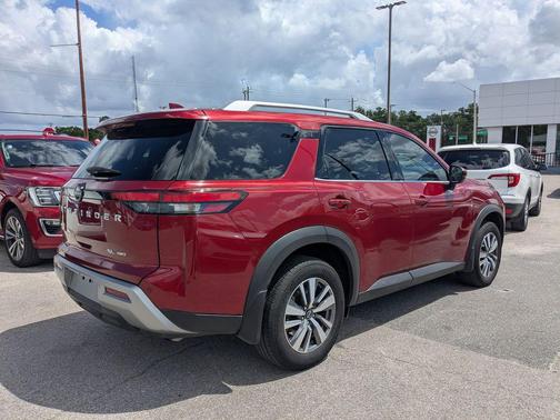 2024 Nissan Pathfinder SL 4WD