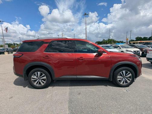 2024 Nissan Pathfinder SL 4WD