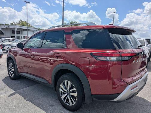 2024 Nissan Pathfinder SL 4WD