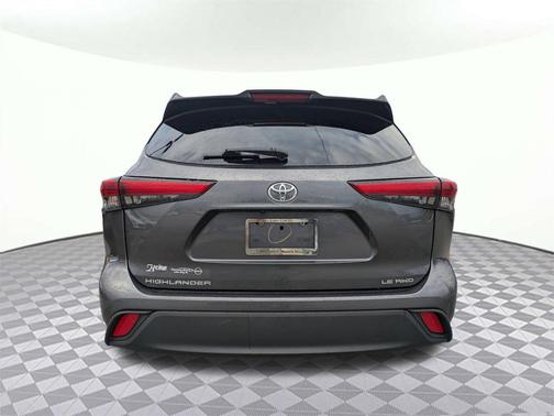 2022 Toyota Highlander LE