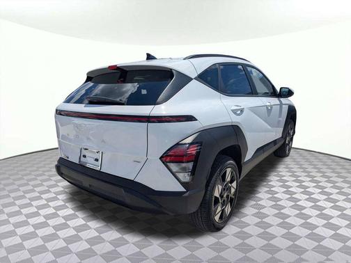 Atlas White 2025 Hyundai KONA SEL