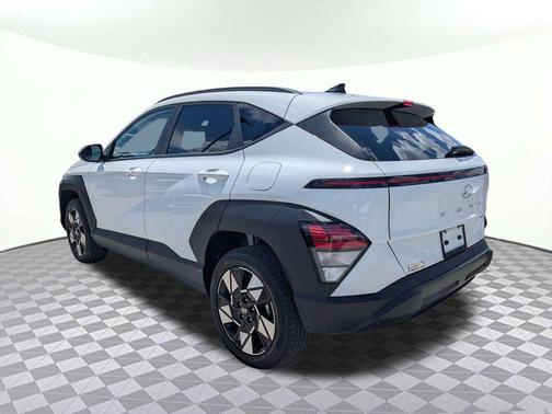 Atlas White 2025 Hyundai KONA SEL