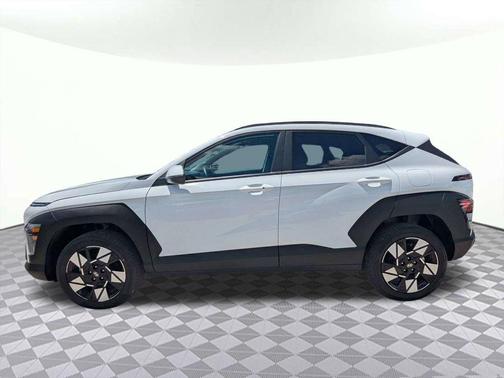 Atlas White 2025 Hyundai KONA SEL