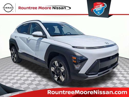 Atlas White 2025 Hyundai KONA SEL