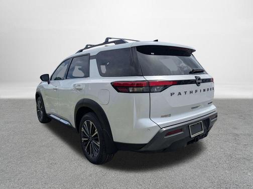 Everest White Pearl Tricoat 2026 Nissan Pathfinder Platinum