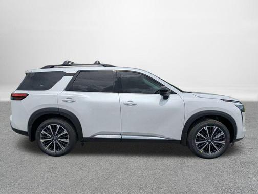 Everest White Pearl Tricoat 2026 Nissan Pathfinder Platinum