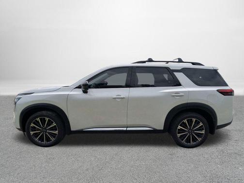 Everest White Pearl Tricoat 2026 Nissan Pathfinder Platinum