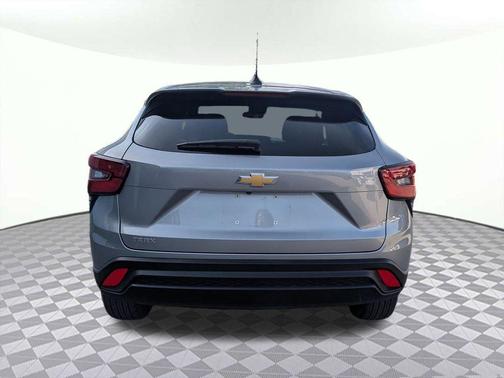 Sterling Gray Metallic 2024 Chevrolet Trax LS