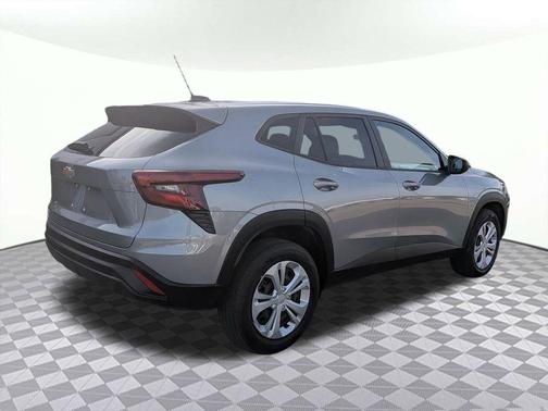 Sterling Gray Metallic 2024 Chevrolet Trax LS