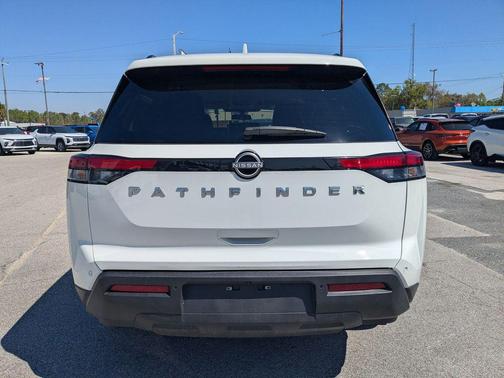 2025 Nissan Pathfinder SV FWD
