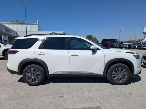 2025 Nissan Pathfinder SV FWD