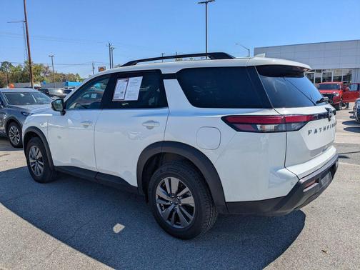 2025 Nissan Pathfinder SV FWD