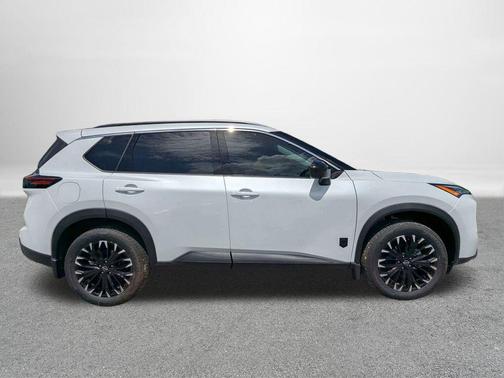 Everest White Pearl Tricoat 2026 Nissan Rogue Dark Armor