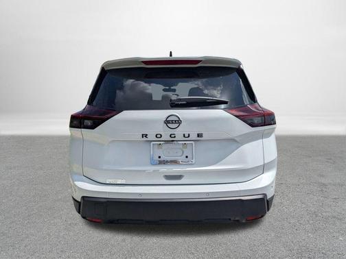 Everest White Pearl Tricoat 2026 Nissan Rogue Dark Armor