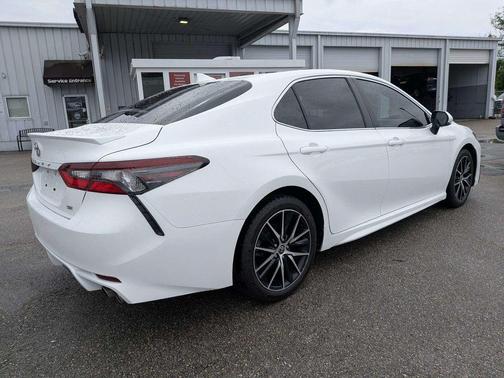 Ice Cap 2023 Toyota Camry SE
