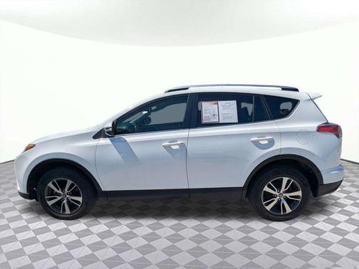 Super White 2018 Toyota RAV4 XLE