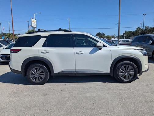 2023 Nissan Pathfinder SV FWD