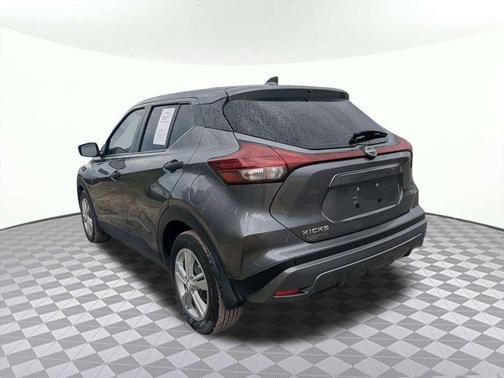 Gun Metallic 2024 Nissan Kicks S