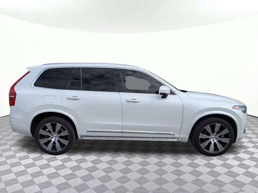 2022 Volvo XC90 Recharge Plug-In Hybrid T8 Inscription 7 Passenger