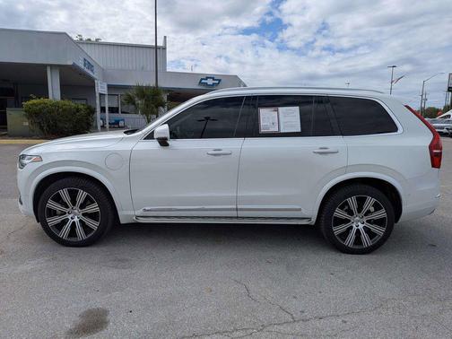 2022 Volvo XC90 Recharge Plug-In Hybrid T8 Inscription 7 Passenger