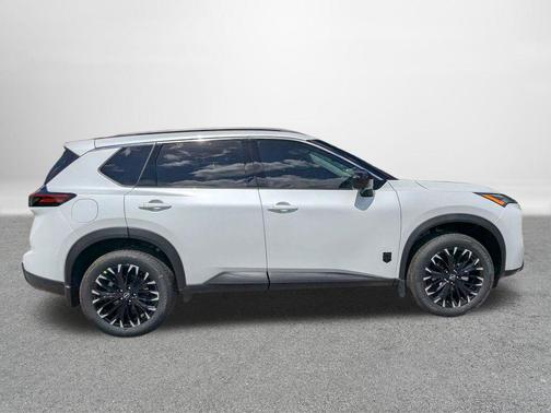 Everest White Pearl Tricoat 2026 Nissan Rogue Dark Armor