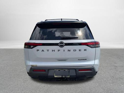 Everest White Pearl Tricoat/Super Black 2026 Nissan Pathfinder Platinum