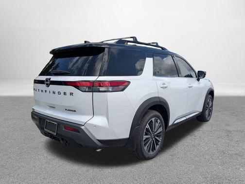 Everest White Pearl Tricoat/Super Black 2026 Nissan Pathfinder Platinum