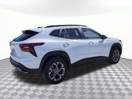 Summit White 2026 Chevrolet Trax LT
