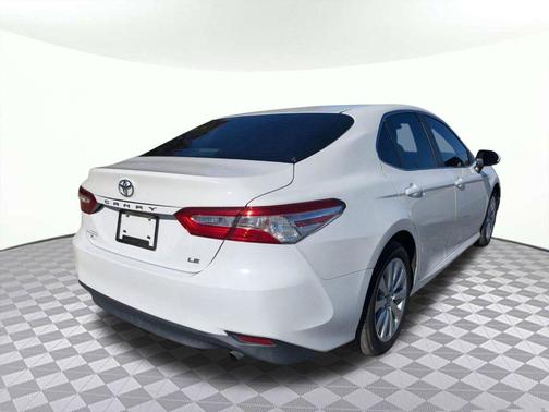 Super White 2018 Toyota Camry LE