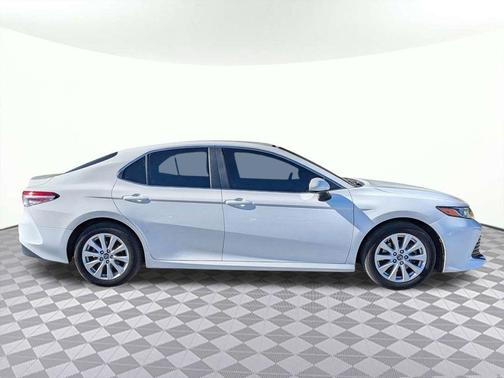 Super White 2018 Toyota Camry LE