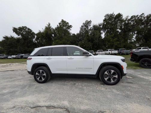 Bright White Clearcoat 2024 Jeep Grand Cherokee 4xe Base