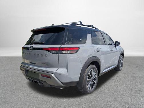 Boulder Gray Pearl/Super Black 2026 Nissan Pathfinder Platinum