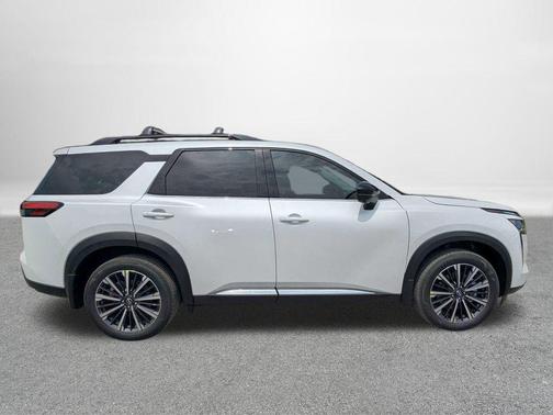 Everest White Pearl Tricoat 2026 Nissan Pathfinder Platinum