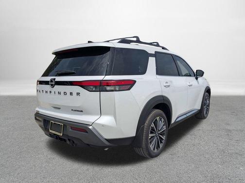 Everest White Pearl Tricoat 2026 Nissan Pathfinder Platinum