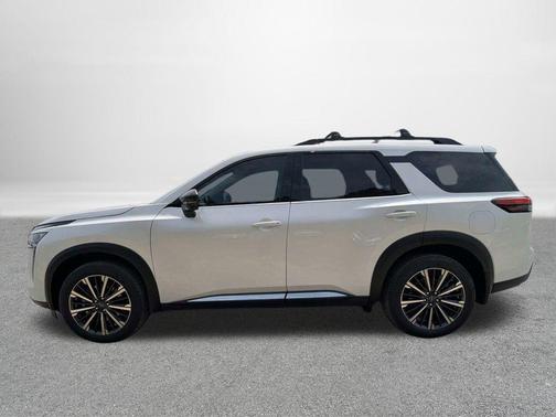Everest White Pearl Tricoat 2026 Nissan Pathfinder Platinum
