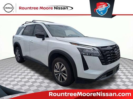 Everest White Pearl Tricoat 2026 Nissan Pathfinder SL
