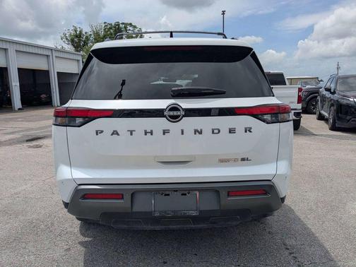 Everest White Pearl Tricoat 2026 Nissan Pathfinder SL