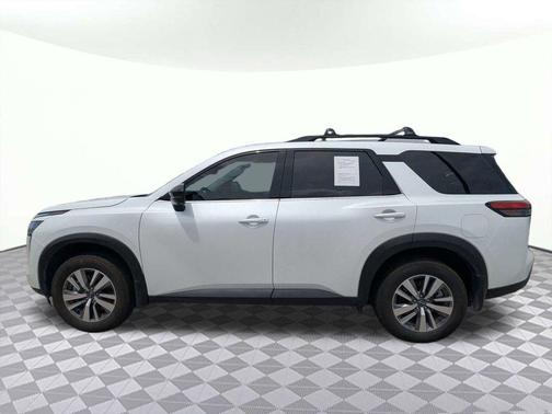 Everest White Pearl Tricoat 2026 Nissan Pathfinder SL