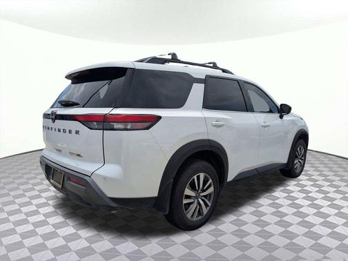 Everest White Pearl Tricoat 2026 Nissan Pathfinder SL
