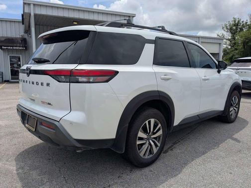Everest White Pearl Tricoat 2026 Nissan Pathfinder SL