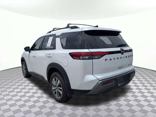 Everest White Pearl Tricoat 2026 Nissan Pathfinder SL