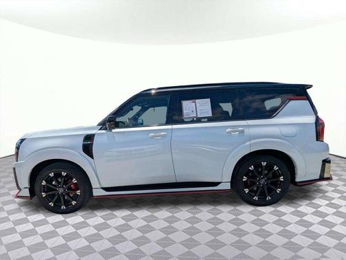 Everest White Pearl Tricoat/Super Black 2026 Nissan Armada NISMO