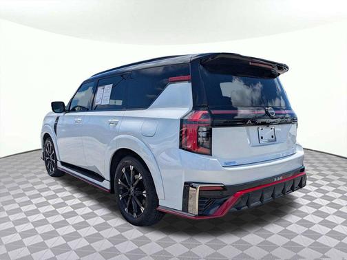 Everest White Pearl Tricoat/Super Black 2026 Nissan Armada NISMO