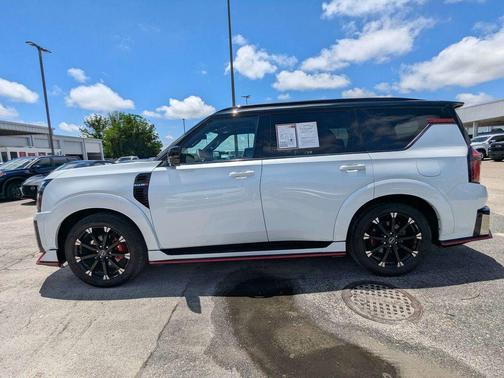 Everest White Pearl Tricoat/Super Black 2026 Nissan Armada NISMO