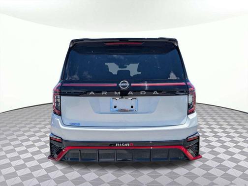 Everest White Pearl Tricoat/Super Black 2026 Nissan Armada NISMO
