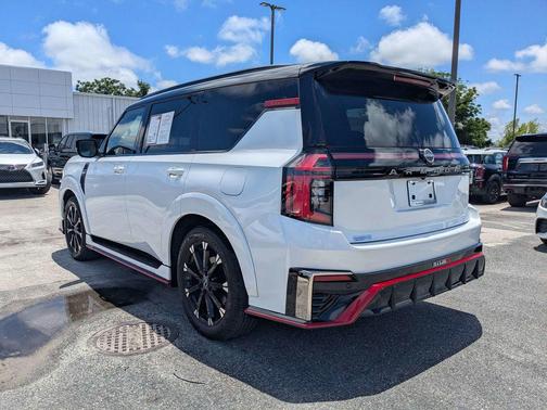 Everest White Pearl Tricoat/Super Black 2026 Nissan Armada NISMO