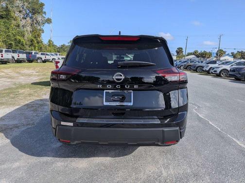 Super Black 2027 Nissan Rogue SV