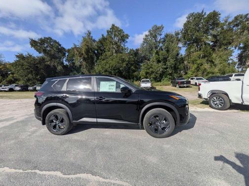 Super Black 2027 Nissan Rogue SV