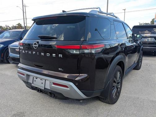 2022 Nissan Pathfinder SL 2WD