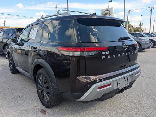 2022 Nissan Pathfinder SL 2WD
